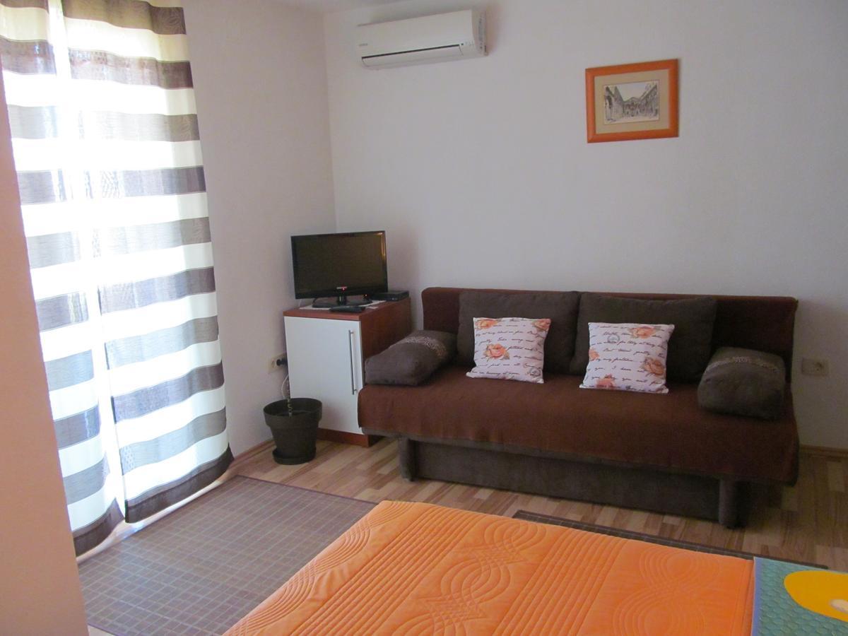 Apartment Danese Promajna Bagian luar foto